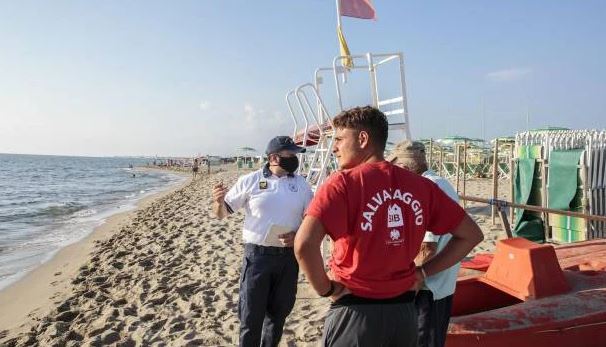 E RËNDË/ Vdes një shqiptar dukë bërë plazh në Itali, detaje e para nga ngjarja