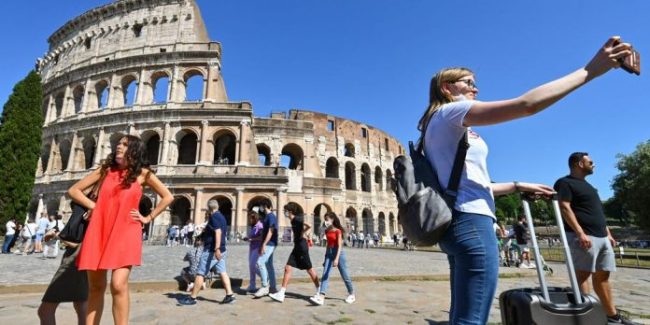KORONAVIRUSI/ Italia nën masa të rrepta, “Karta e Gjelbër e Vaksinimit” e detyrueshme në…