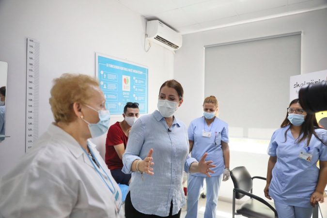 MUAJI I HAPUR I VAKSINIMIT NDAJ COVID-19/ Manastirliu: Fokusi tek moshat më të rrezikuara mbi 50 vjeç, por…