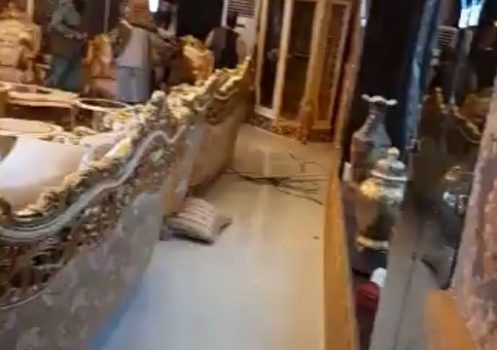 GJITHÇKA NË AR/ Shihni momentin kur talebanët pushtojnë vilën luksoze të liderit ushtarak të Afganistanit (VIDEO)