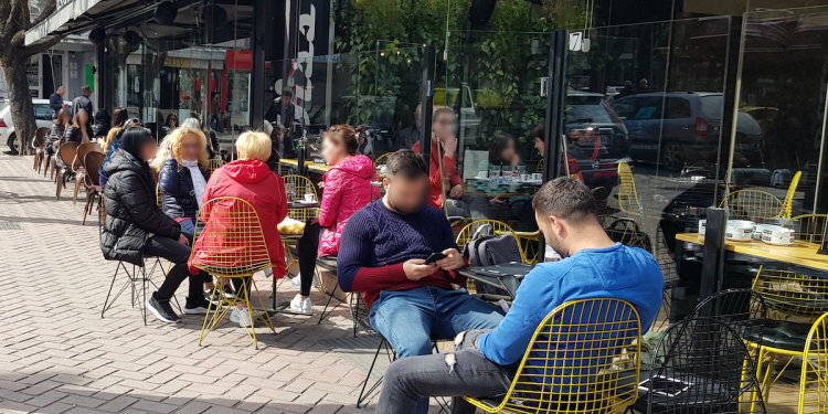 COVID-19/ Baret e restorantet në Shqipëri, pro idesë për të pranuar vetëm qytetarët e vaksinuar