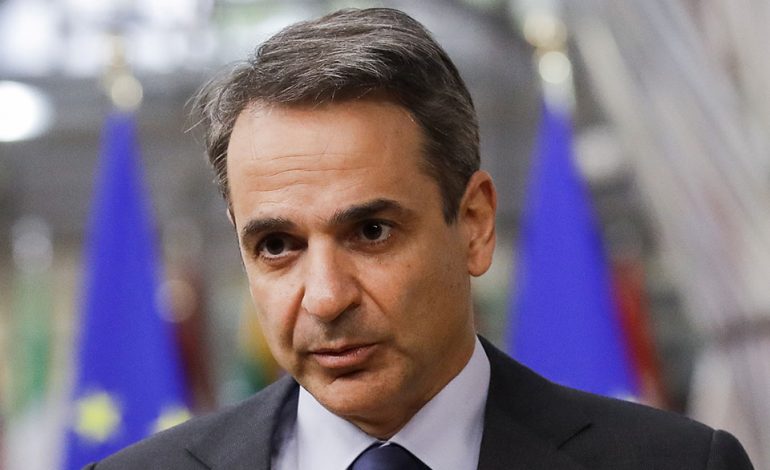 ZJARRET NË GREQI/ Qytetarët të zemëruar shpërthejnë me mllef ndaj Mitsotakis: Shporru kryeministër