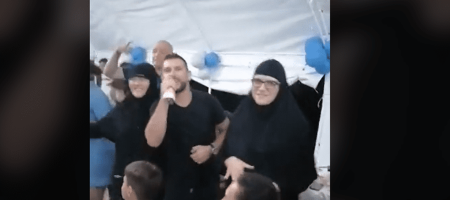 ALKOOL, MUZIKË DHE KËRCIM/ “Harbohen” murgeshat, ikin fshehurazi nga Manastiri dhe e “djegin” në koncert
