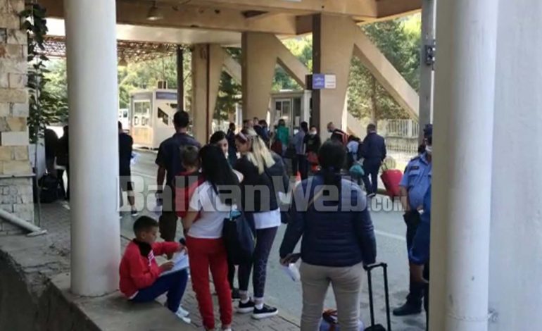 FLUKS EMIGRANTËSH QË KTHEHEN NGA GREQIA/ Ja sa shqiptarë kanë hyrë nga Kapshtica në 24 orët e fundit