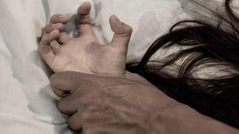 E RËNDË NË INDI/ 9-vjeçarja përdhunohet, vritet dhe më pas digjet nga 4 persona