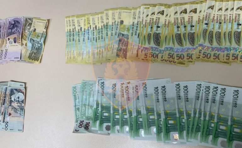 KAPET ME MIJËRA EURO TË FALSIFIKUARA/ Pranga 35-vjeçari në Shkodër, në banesë i gjendet… (EMRI)