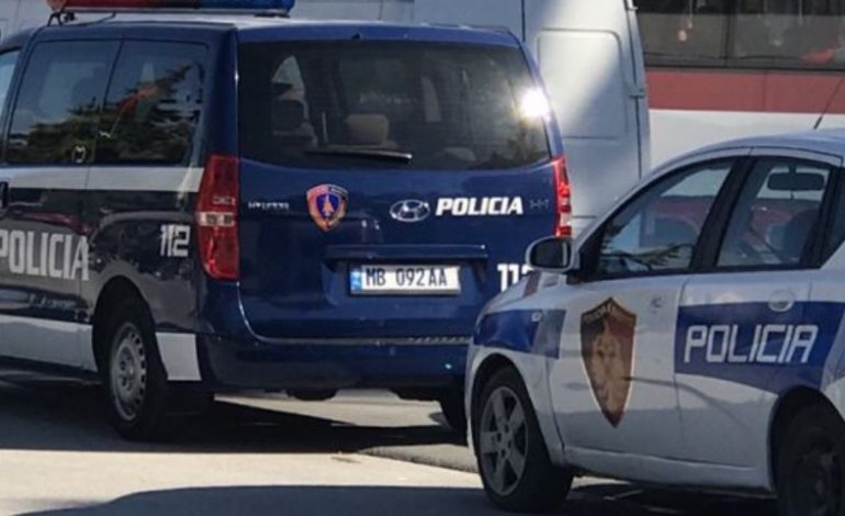 I DEHUR NË TIMON DHE QËLLON ME KALLASHNIKOV/ I riu terrorizon banorët në Shijak. Arrestohet nga policia