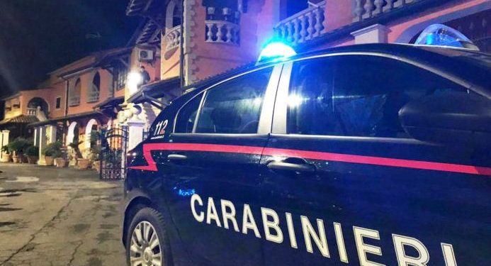 SHQIPTARI SULMON RUMUNIN ME THIKË/ Ngjarja në prani të shumë dëshmitarëve. Si u bë arrestimi i 48-vjeçarit