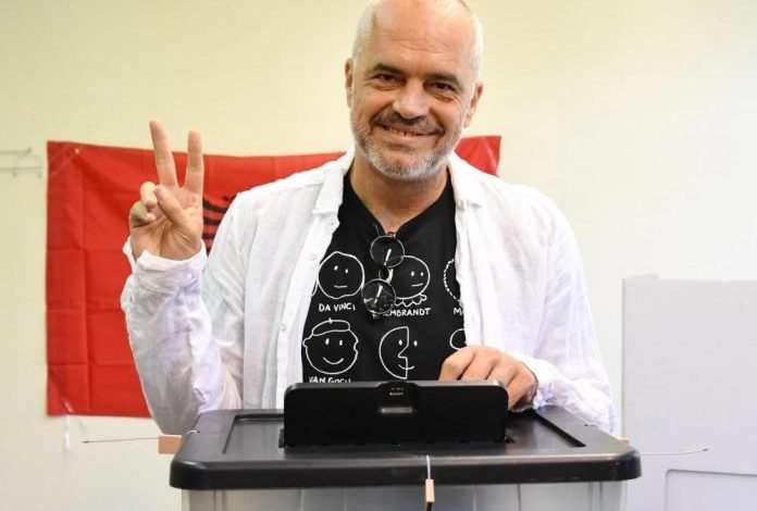 “NJË PIKTOR KRIJUES”/ “Foreign Policy”: Edi Rama ndërton ura për në Europë ose askund tjetër