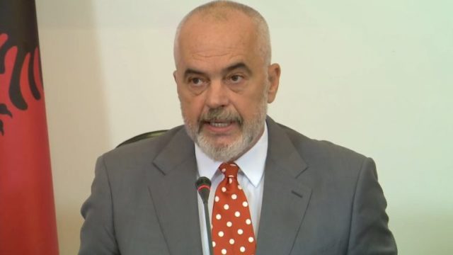 “E PAIMAGJINUESHME”/ Rama: LSI i kishte kthyer targat e makinave në tesera partie dhe patentat në fletë votimi