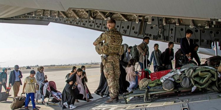VENDIMI/ Afganët qëndrojnë një vit: Qeveria ngre task-forcën, 7 ministri për të përballuar refugjatët