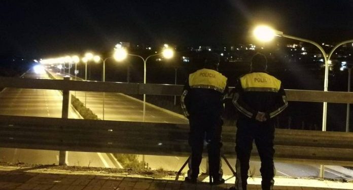 VIJOJNË KONTROLLET NË TIRANË/ Me shpejtësi deri në 185 km/h, Policia u heq patentat 14 shoferëve