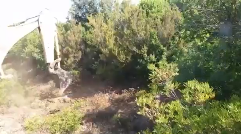 ZJARRET NË DURRËS/ Vazhdon “lufta” me vatrat flakëve në fshatin Shetaj, dërgohen 2 zjarrëfikëse dhe… (VIDEO)