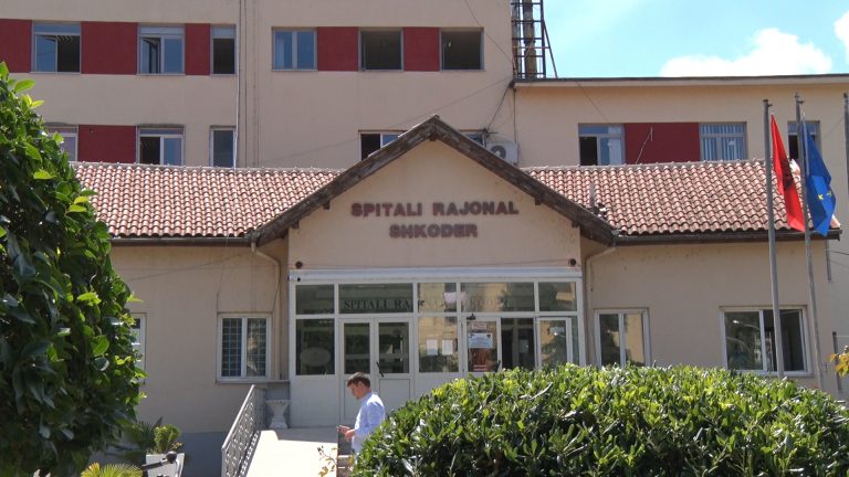 E RËNDË NË SHKODËR/ I moshuari shkon në spital i plagosur me armë, çfarë thotë policia