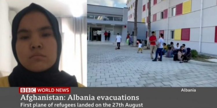 FLET NGA SHQIPËRIA/ Studentja afgane për BBC: Njerëz mikpritës! Po kujdesen për ne në mënyrë të shkëlqyer