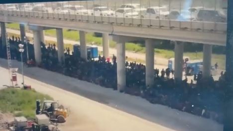 VAZHDON KRIZA NË KUFIRIN SHBA-MEKSIKË/ Kapen mbi 1 mijë emigrantë të paligjshëm, akuza ndaj Biden