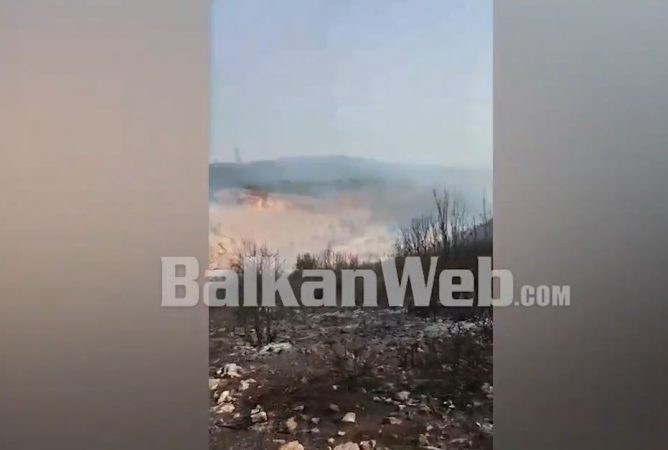 FLAKËT NË VEND/ Vatra të shumta zjarri në kodrinat e Mamurrasit, forca të shumta zjarrfikëse (VIDEO)