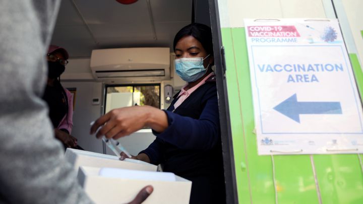 “PANDEMIA ËSHTË LARG PËRFUNDIMIT”/ Zbulohet variant i ri i koronavirusit