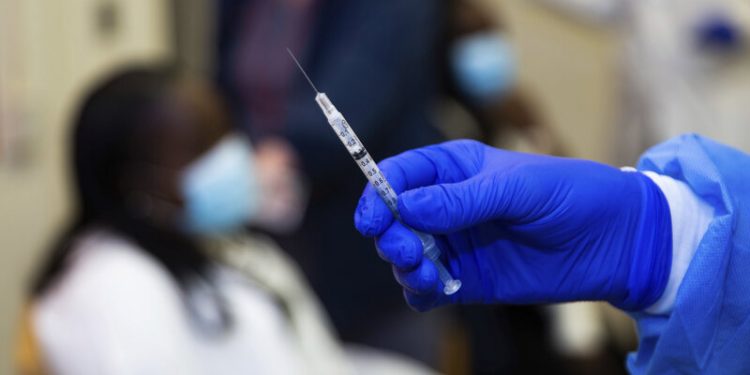“LUFTA” NDAJ COVID-19/ Pfizer ka gati vaksinën e re kundër variantit Delta