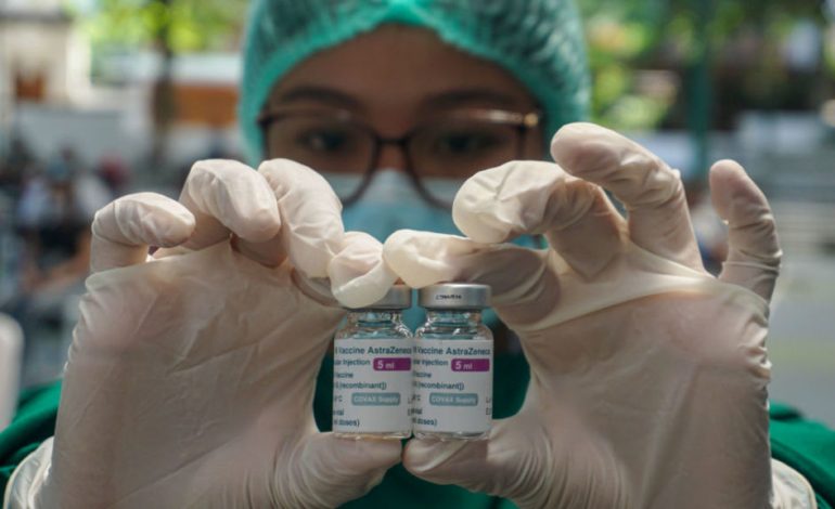 VAKSINIMI ME ASTRAZENECA/ Britania kufizoi përdorimin tek të rinjtë, s’ka më raste tromboze