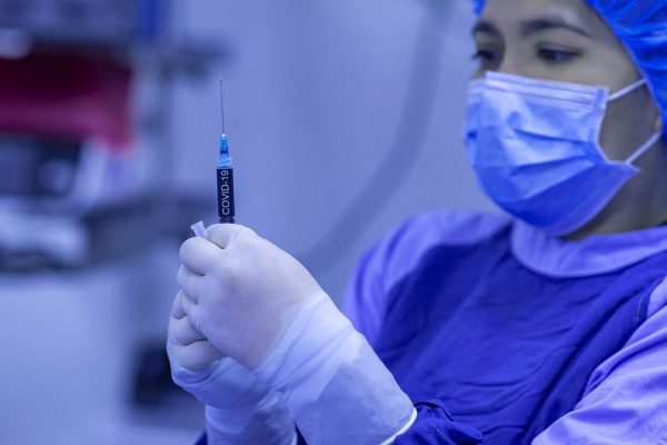 SERBIA OFRON DOZËN E TRETË TË VAKSINËS/ Në pritje të një vale të re COVID-19.