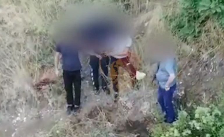 PAMJET/ Policia aksion në Vlorë, droni zbulon drogën në një terren të thepisur, pranga dy të rinjve (EMRAT)