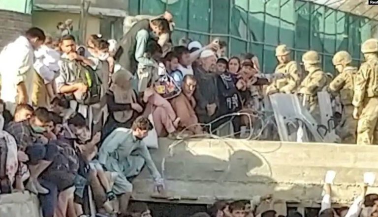 KAOSI NË AFGANISTAN/ Operacioni më i madh amerikan i evakuimeve nën kërcënimin e ISIS