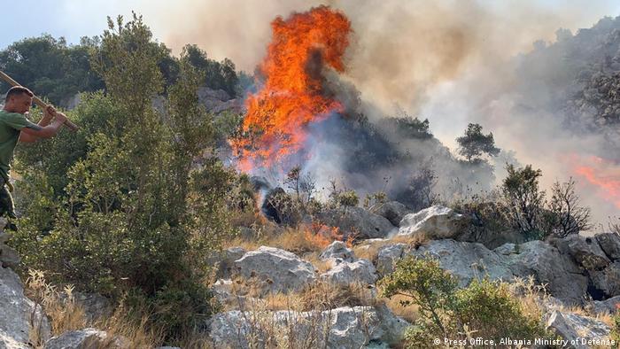SHPËRTHIMI NË DROPULL/ Ministria e Mbrojtjes: Nuk dihet ende nëse ishin granata apo bombola gazi