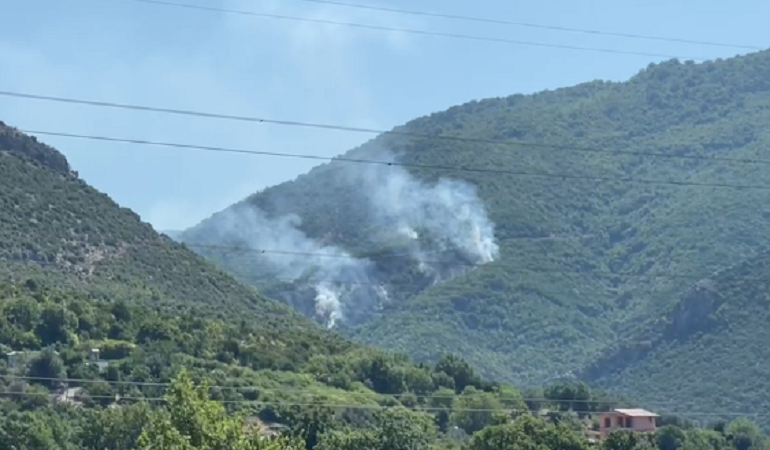 ENDE 9 VATRA AKTIVE NË VEND/ Ndërhyrja vijon nga toka dhe ajri. Ka…