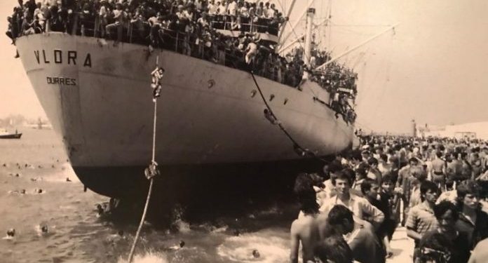“NDRYSHOI HISTORINË…”/ Corriere della sera: Anija ”Vlora” 30 vite më parë, një kujtesë e pamatë