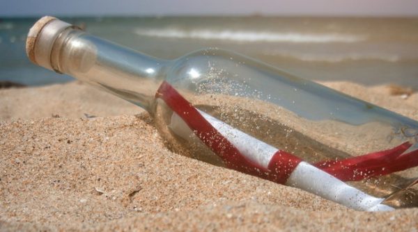 EKSPERIMENTI/ Një shishe me një mesazh të shkruar në 1984 gjendet 37 vite më pas në Hawaii