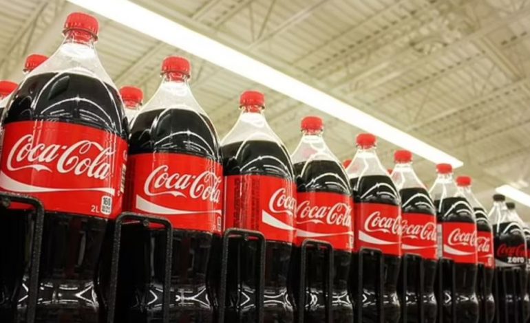 E RËNDË/ 22-vjeçari ndërron jetë pasi konsumon 1.5 litra Coca Cola për 10 minuta