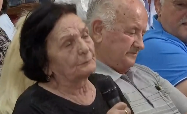 TAKIMI ME BERISHËN/ ÇUDIT e moshuara nga Vlora: Kur erdhe 20 vjet më parë, të putha e përqafova