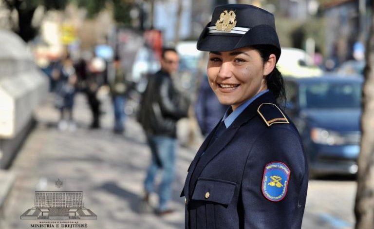 RREGULLORJA E RE E POLICISË SË BURGJEVE/ U ndalohet politika dhe çdo kontakt me krimin