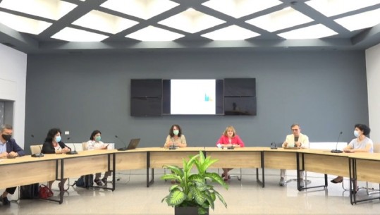 MBLIDHET KOMITETI TEKNIK I EKSPERTËVE/ Fico: 33% e qytetarëve kanë marrë 2 doza të vaksinës