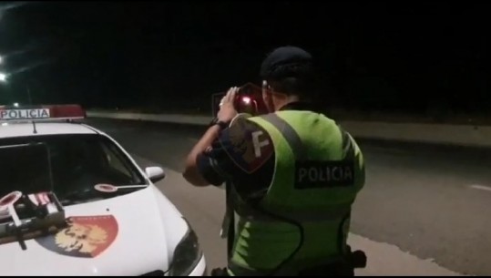 ME SHPEJTËSI SKËTERRË DHE TË DEHUR NË TIMON/ Policia pezullon 29 leje drejtimi në Tiranë, gjobiten…