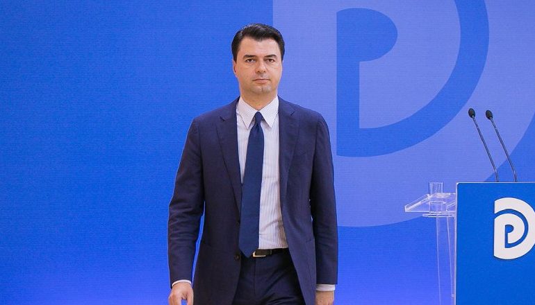 PËRJASHTOI BERISHËN NGA GRUPI PARLAMENTAR/ Basha mbledh deputetët, pak para nisjes së seancës plenare