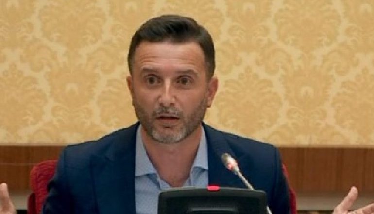 “EDHE SA TË TJERA?” Braçe i revoltuar reagon për vrasjen në Fier: Kafshë burrë, por jo vetëm ti e vrau edhe drejtësia