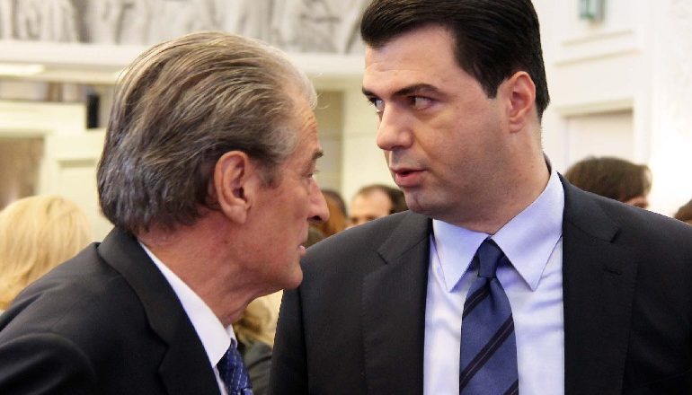 Detajet e tre takimeve të ditëve të fundit, si e gënjeu hap pas hapi Basha, Berishën