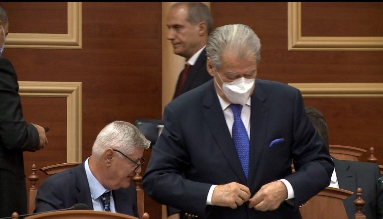 E FUNDIT/ Sali Berisha vetëdeklarohet si anëtar i grupit parlamentar të PD