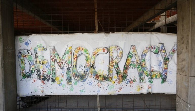 DITA NDËRKOMBËTARE E DEMOKRACISË/ Ambasada Amerikane ndan mesazhin e Blinken: Angazhimi ynë…