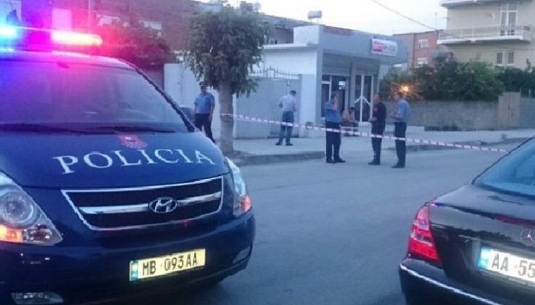 E RËNDË NË LUSHNJE/ 65-vjeçari plagoset me armë zjarri në derën e shtëpisë nga i vëllai
