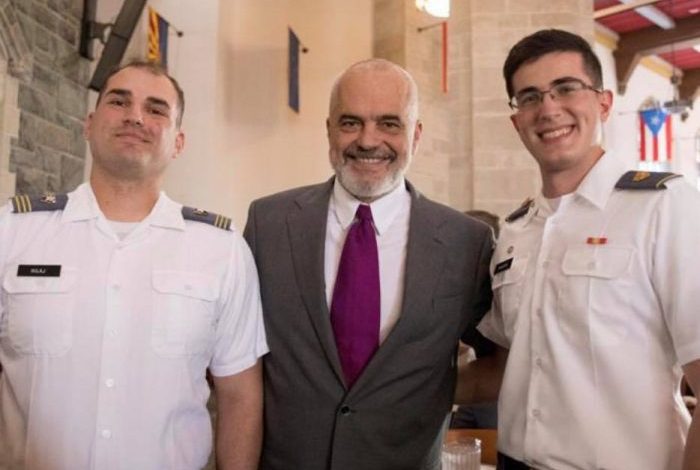 “KENAQESI TË NDJEHESHA MË I SHKURTRI…”/ Rama takohet në SHBA me dy djemtë shqiptarë të Akademisë “West Point”