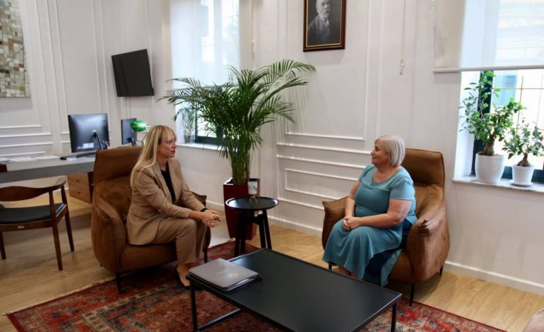QEVERIA E RE/ Milva Ekonomi i dorëzon detyrën Frida Krifcës: Bujqësia do të mbetet prioritet në programin e…