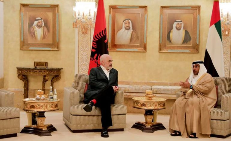 PUBLIKON FOTOT NGA PRITJA/ Rama i ftuar nderi në “World Policy Conference” në Abu Dhabi