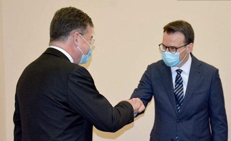 TENSIONET NË VERI/ BE: Bisedimet Kosovë-Serbi për targat vazhdojnë edhe të enjten