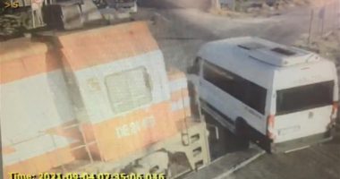 TRAGJEDI ME 6 TË VDEKUR NË TURQI/ Treni kthen në hekurishte furgonin plotë me pasagjerë