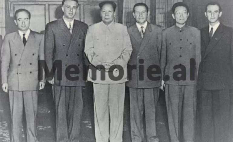 DOSSIER/ Takimi panjohur i Mao Ce Dunit me Hysni Kapon e Beqir Ballukun në ’67-ën: Nëpër rrugët e Pekinit do shihni…