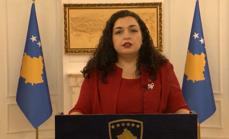 TENSIONET NË KUFI/ Presidentja Osmani ndërpret vizitën në SHBA, niset me urgjencë drejt Kosovës