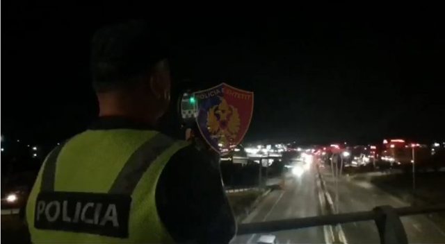 PAMJET/ “Kamikazi” ikën nga vendi i aksidentit në Durrës, futet me 144 km/h në autostradë